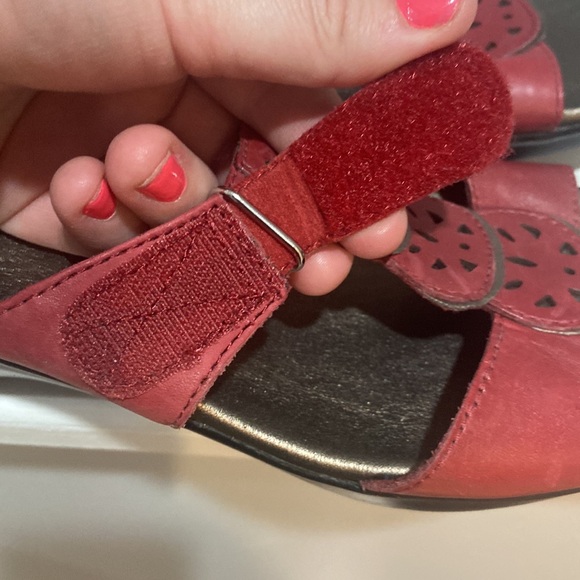 CLARKS Bendables Leather Wedge Sandals Red color Women's Size 10M inspect photos - Picture 7 of 15